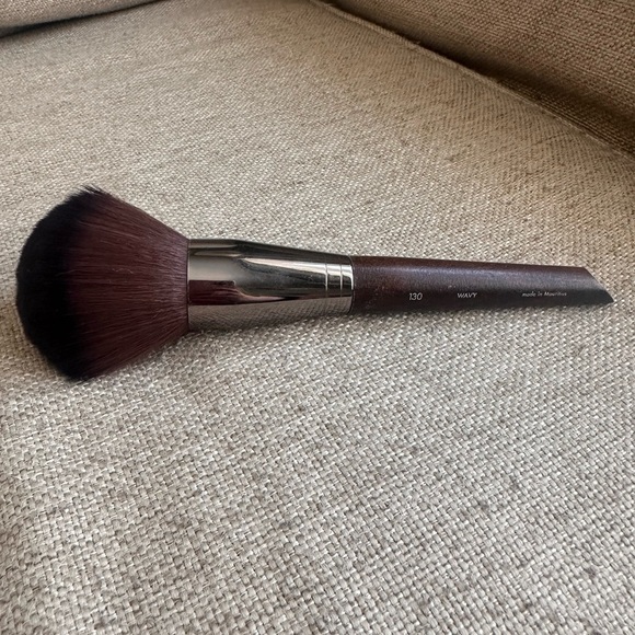 Makeup forever - POWDER BRUSH - LARGE - 130
ARTISAN BRUSH - Picture 2 of 4